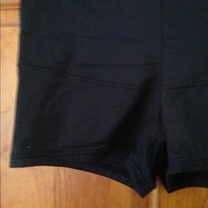 Flexees Intimates & Sleepwear - Shape wear Flexees by maidenform worn twice XL/8 Flexees Intimates & Sleepwear - Shape wear Flexees by maidenform worn twice XL/8